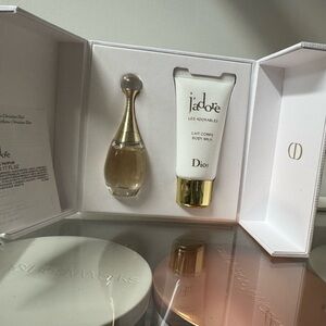 Dior J'adore Fragrance and Body Milk Duo J’adore eau de parfum ritual set